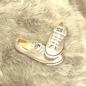 Converse low top sneakers. Size 9. (Women’s)